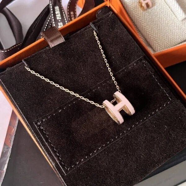 บริการฝากกระเป๋าแบรนด์เนมรามอินทรา