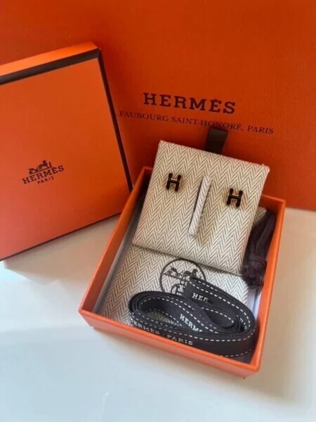 บริการฝากกระเป๋าแบรนด์เนมแจ้งวัฒนะ